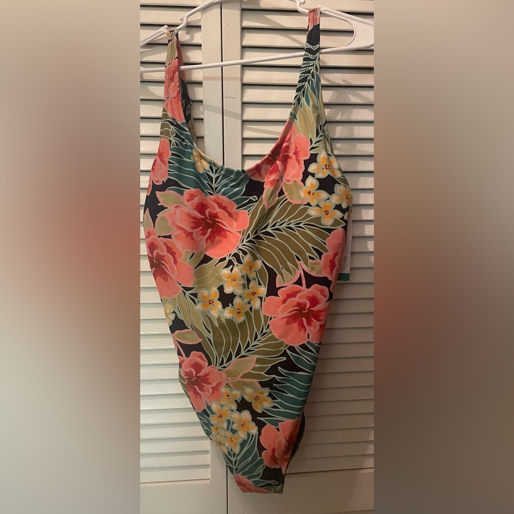 Hurley women’s one piece swimsuit. Size XL.